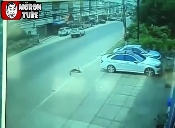 Video :Cyclist fatally mown down by crazy driver
